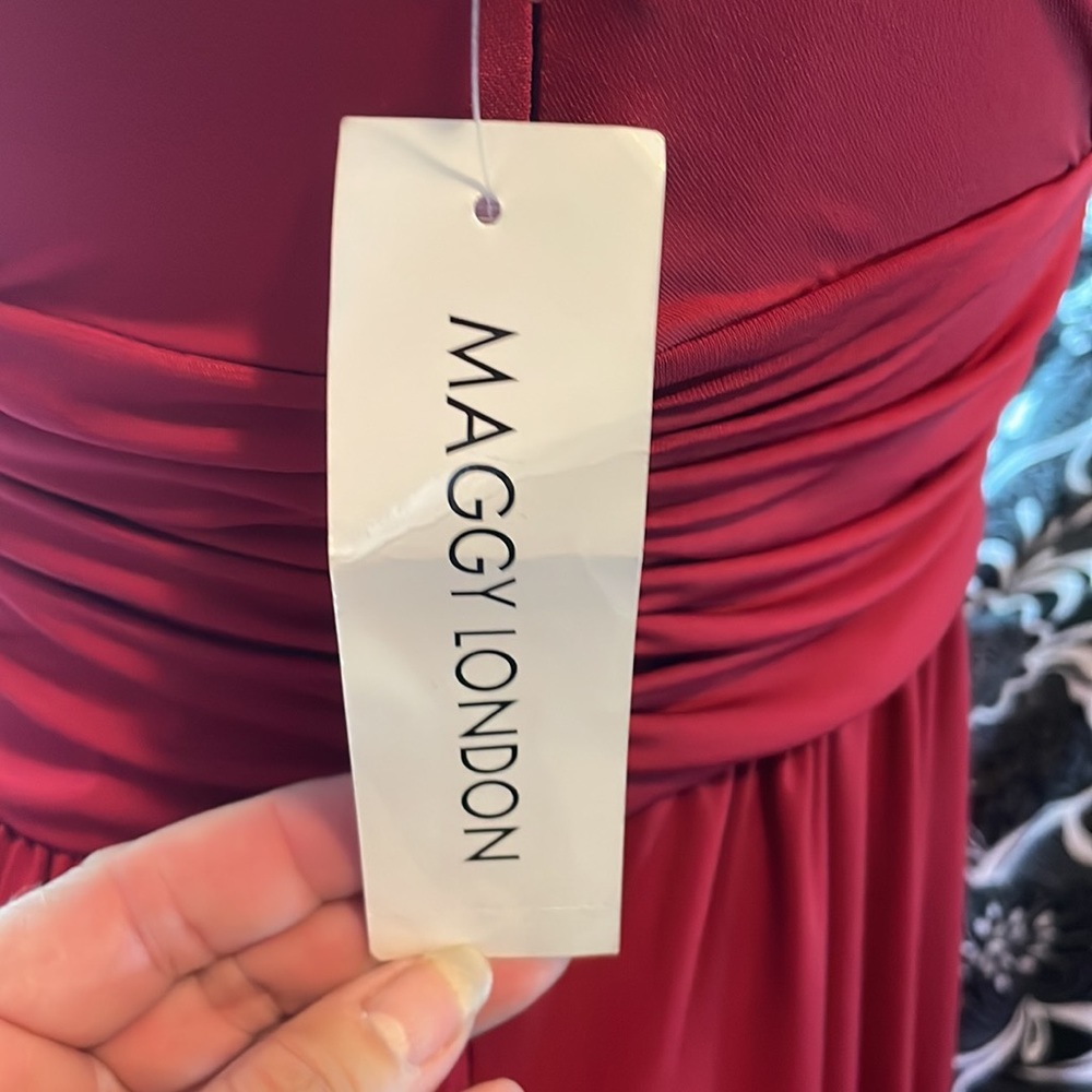 NWT Maggie London body con curve hugging dress figure flattering - Picture 7 of 10